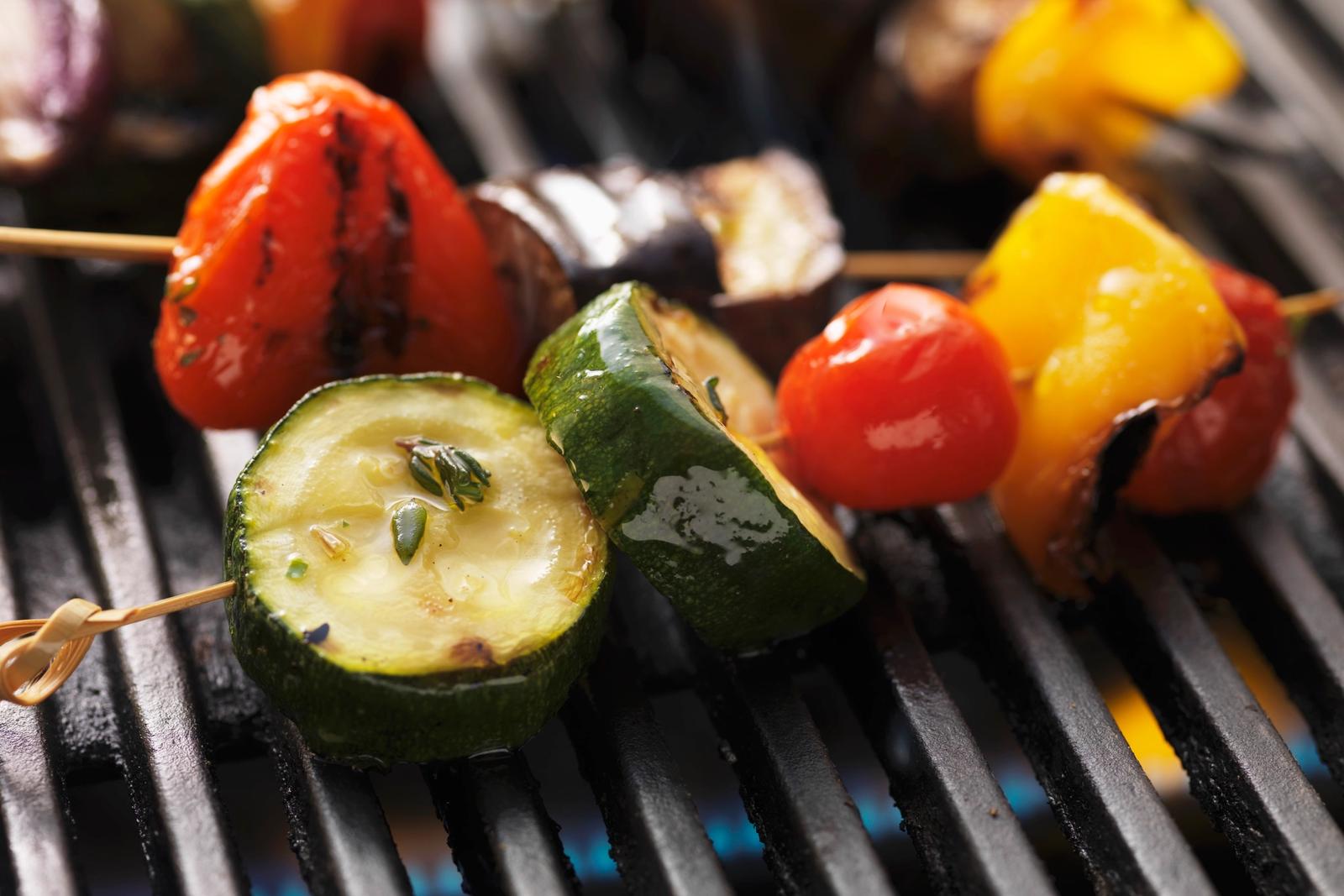 Brochettes poivrons, courgettes, tomates cerises