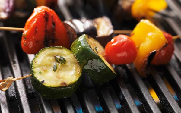 Brochettes poivrons, courgettes, tomates cerises