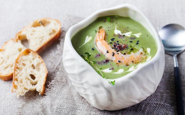 Velouté brocolis épinards, avec des crevettes