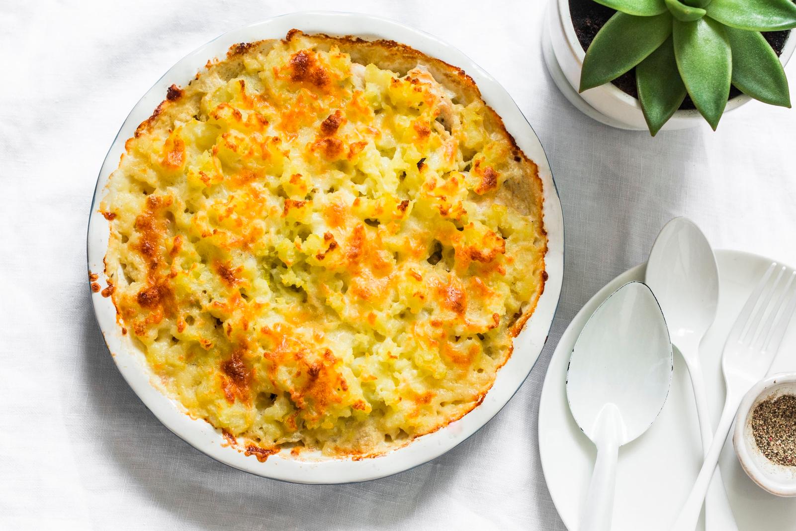 Parmentier au poulet crémeux, au chou-fleur, et aux poireaux