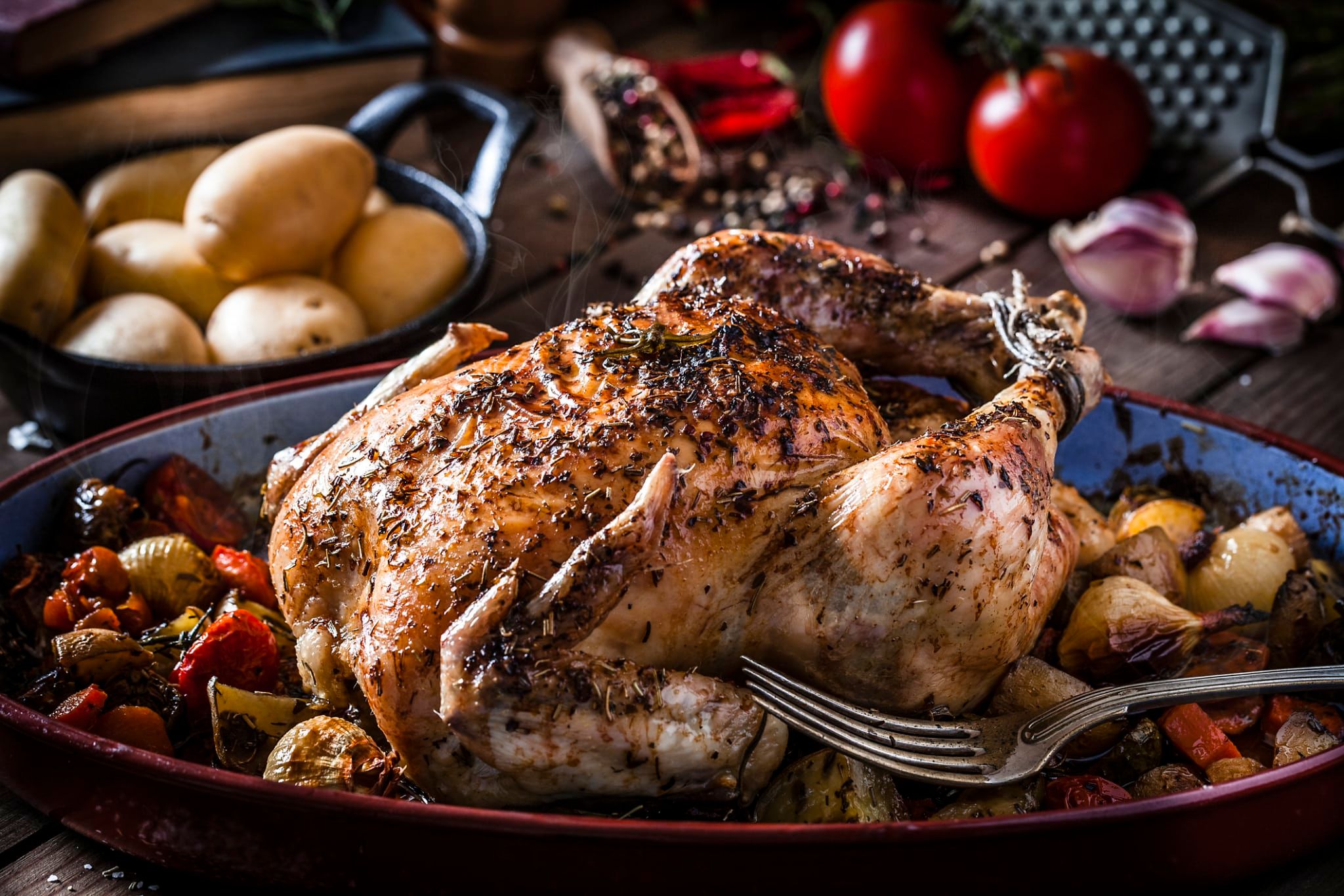 Poulet rôti cuit au four avec ses légumes