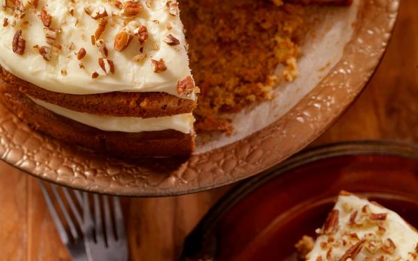 Gâteau aux carottes avec glaçage au fromage à la crème