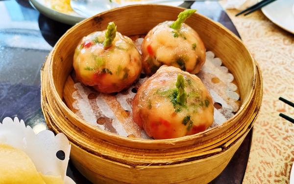 Dumpling crevettes et asperges vapeur