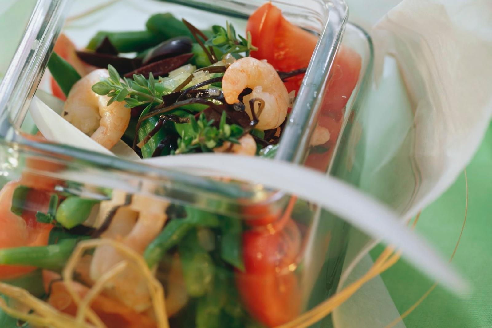 Salade de haricots et de crevettes aux algues et au thym