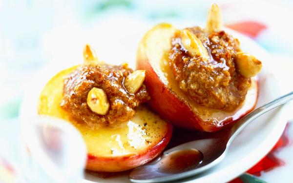 Pêches fourrées et gratinées