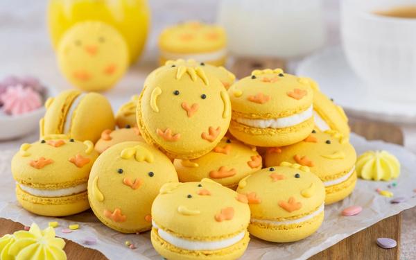 Macarons à la crème de vanille et crème de citron en forme de poussin