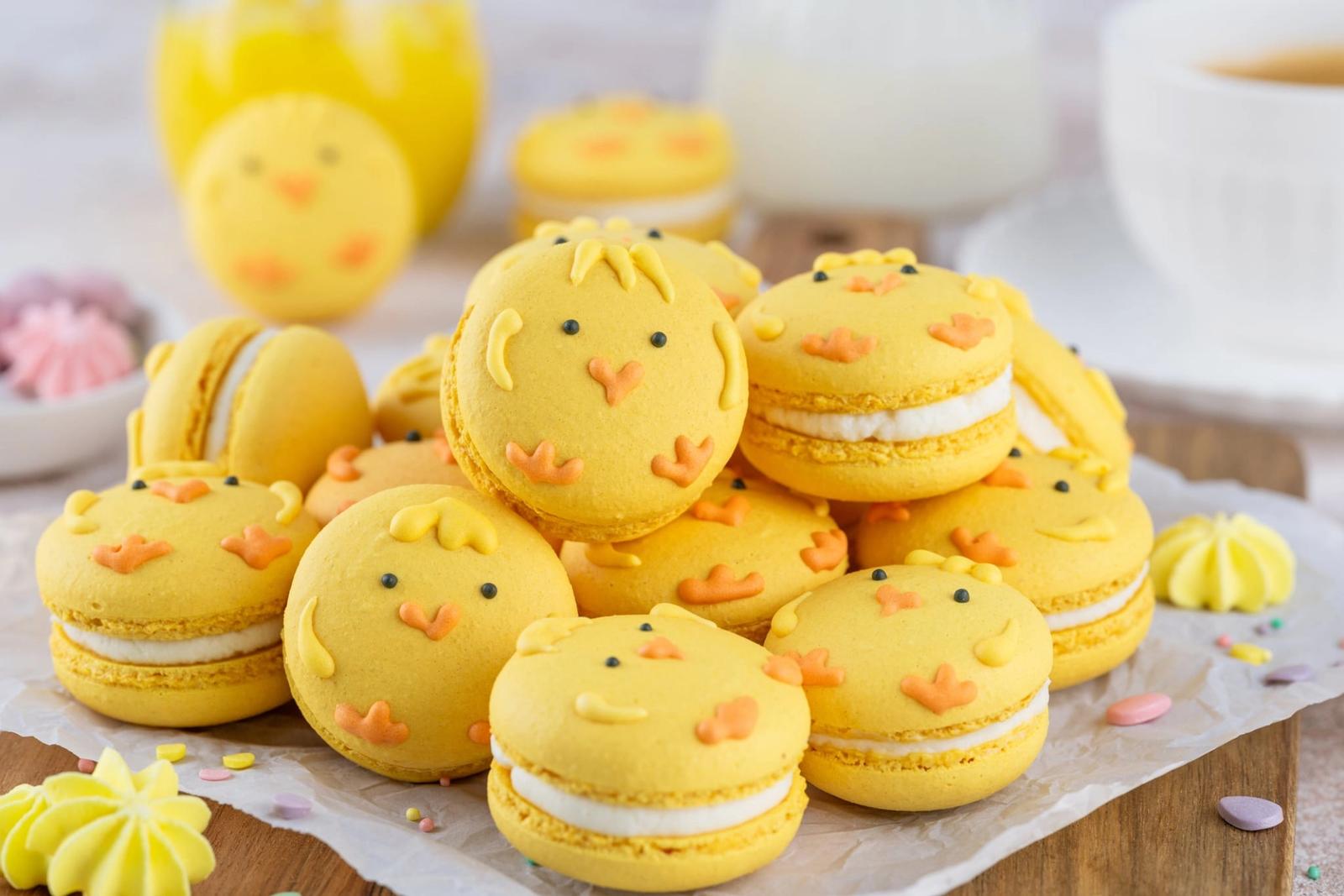 Macarons à la crème de vanille et crème de citron en forme de poussin
