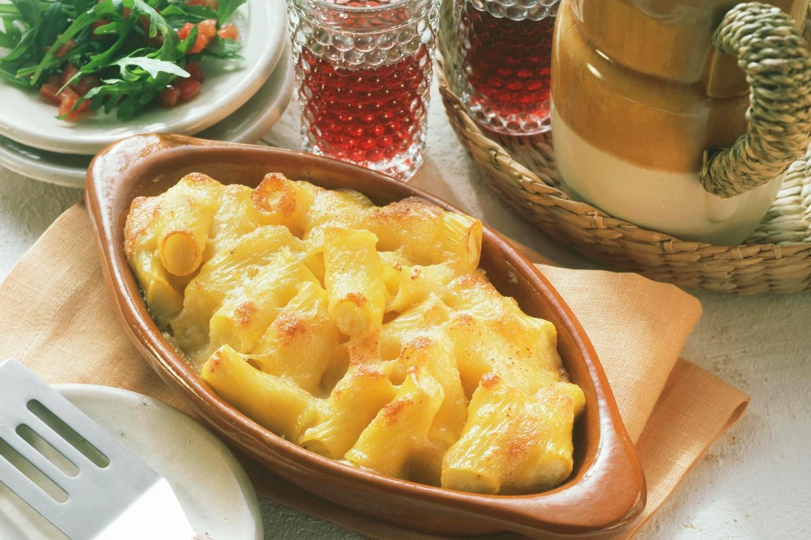 Gratin de rigatonis farcis au chou-fleur et gratinés au fromage