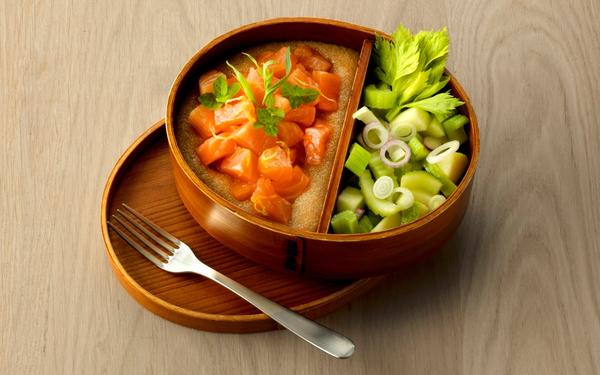 Salade d'amarante au saumon et au céleri-branche