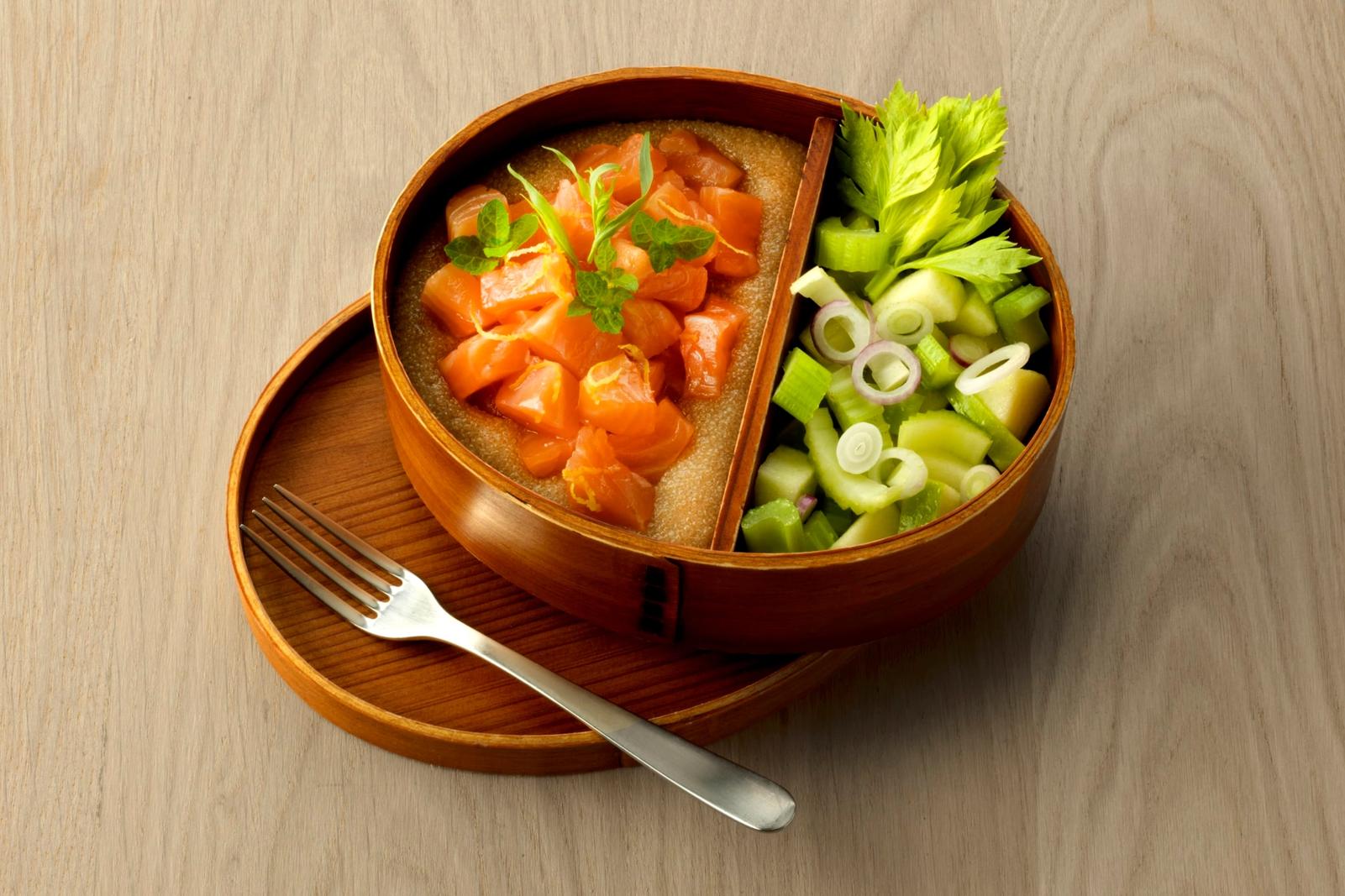 Salade d'amarante au saumon et au céleri-branche