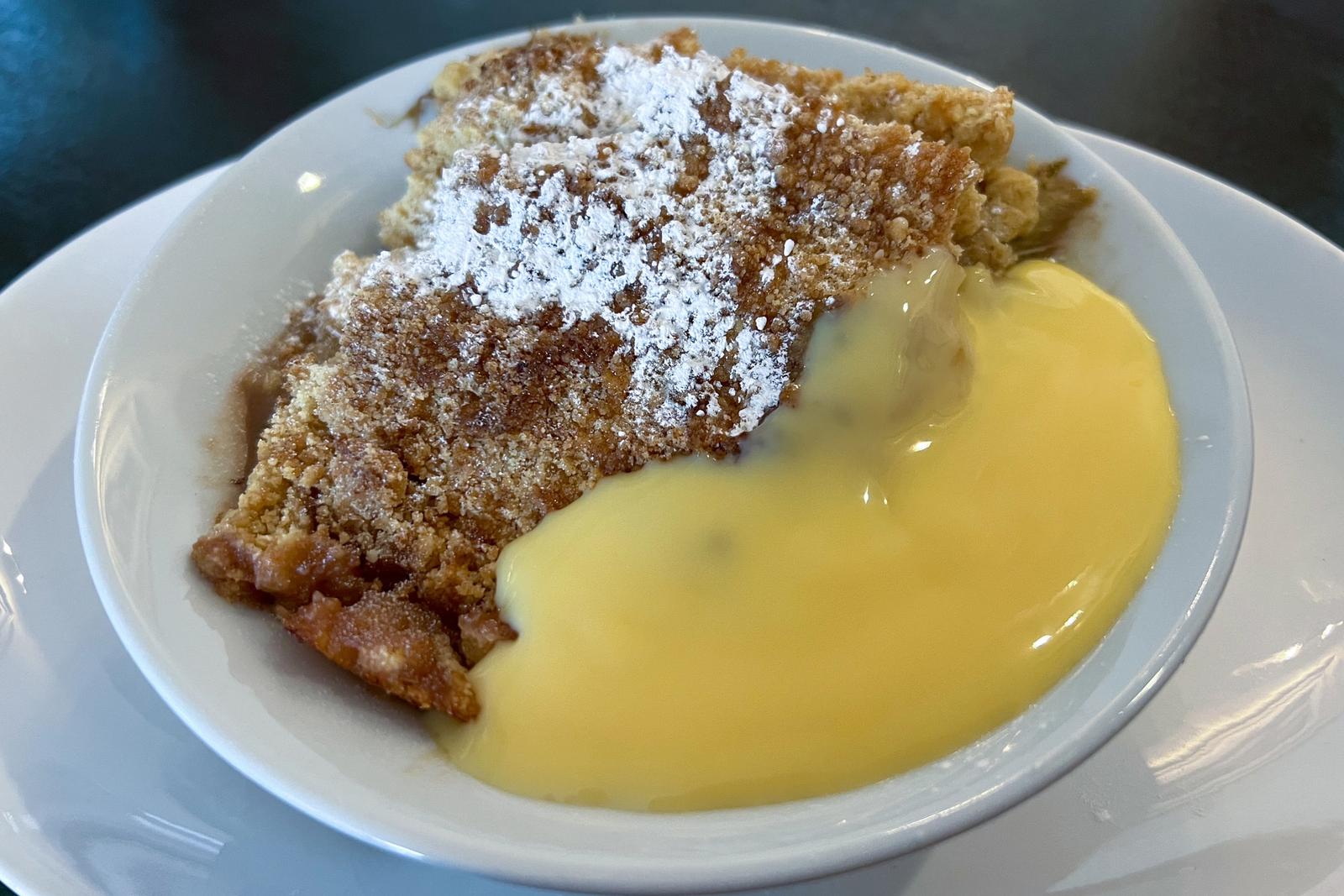 Crumble à la rhubarbe avec crème pâtissière
