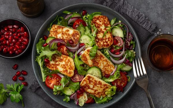 Halloumi frit et salade orientale