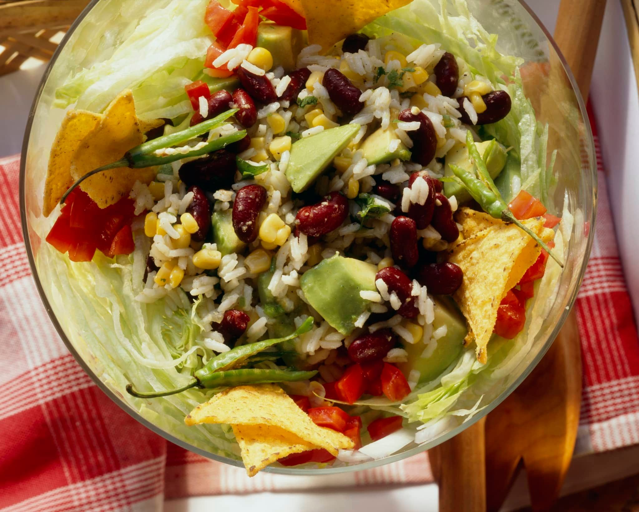 Salade de riz aux haricots rouges, maïs et avocat