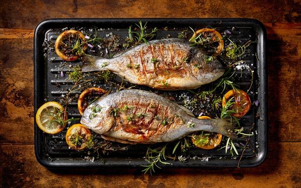 Grillade de dorade aux épices, herbes et citron