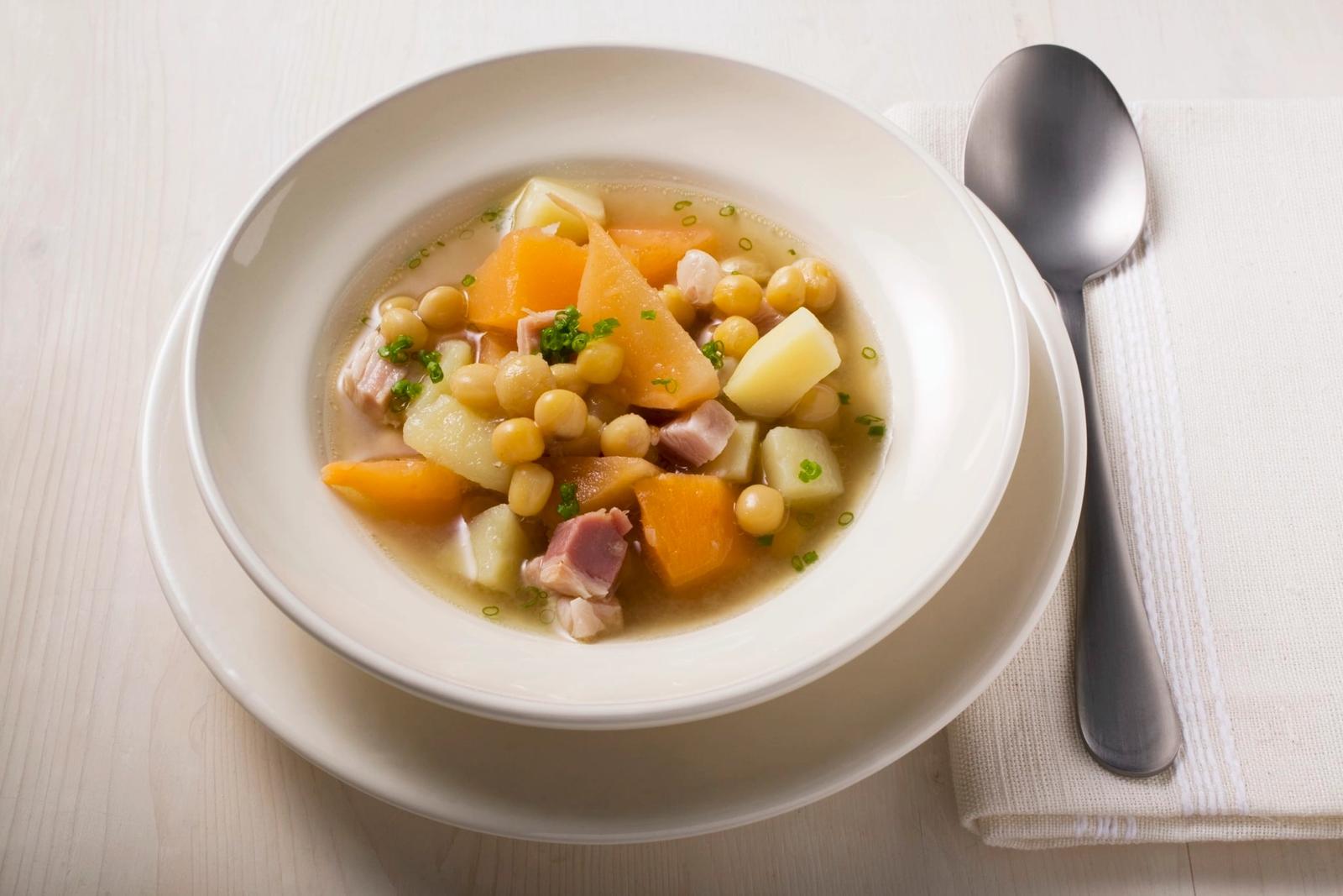 Ragoût de rutabaga aux haricots blancs et au bacon