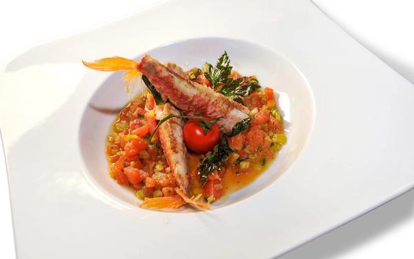Rouget à la sauce tomate