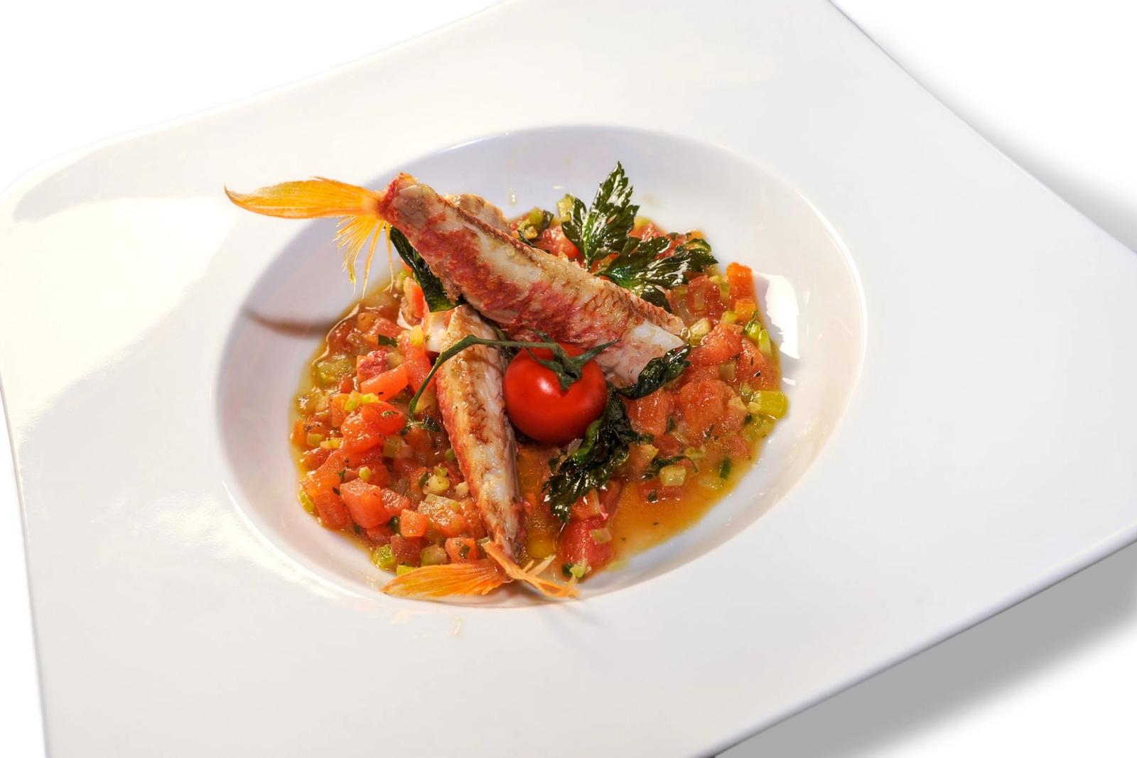 Rouget à la sauce tomate