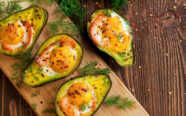 Recette originale d'avocat à l'œuf et au saumon fumé