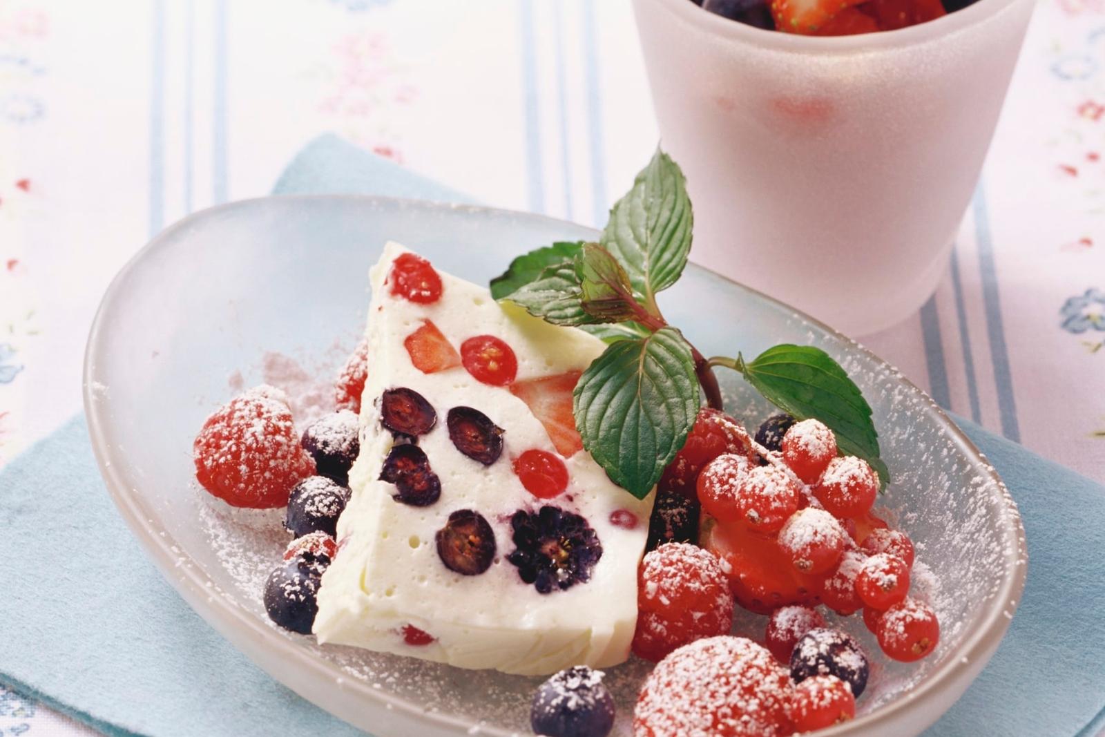 Terrine de yaourt aux fruits rouges et sucre glace