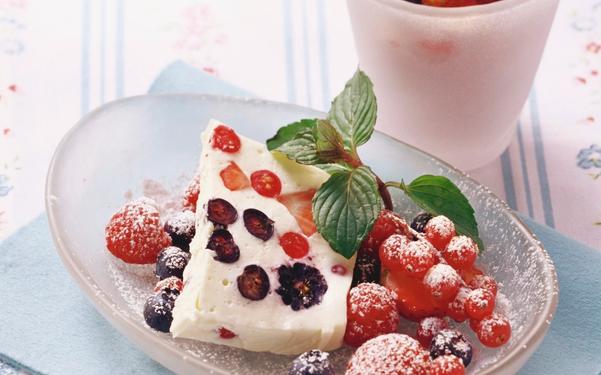 Terrine de yaourt aux fruits rouges et sucre glace