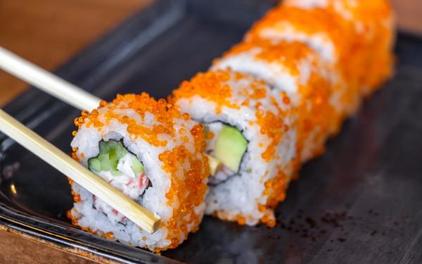 Recette sushis au saumon et œuf de lump