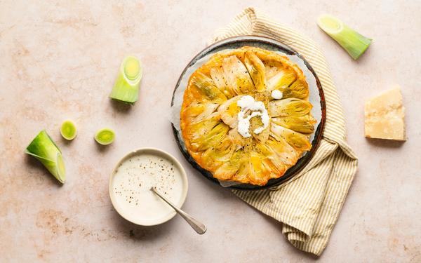 Tarte tatin de poireaux et crème de parmesan