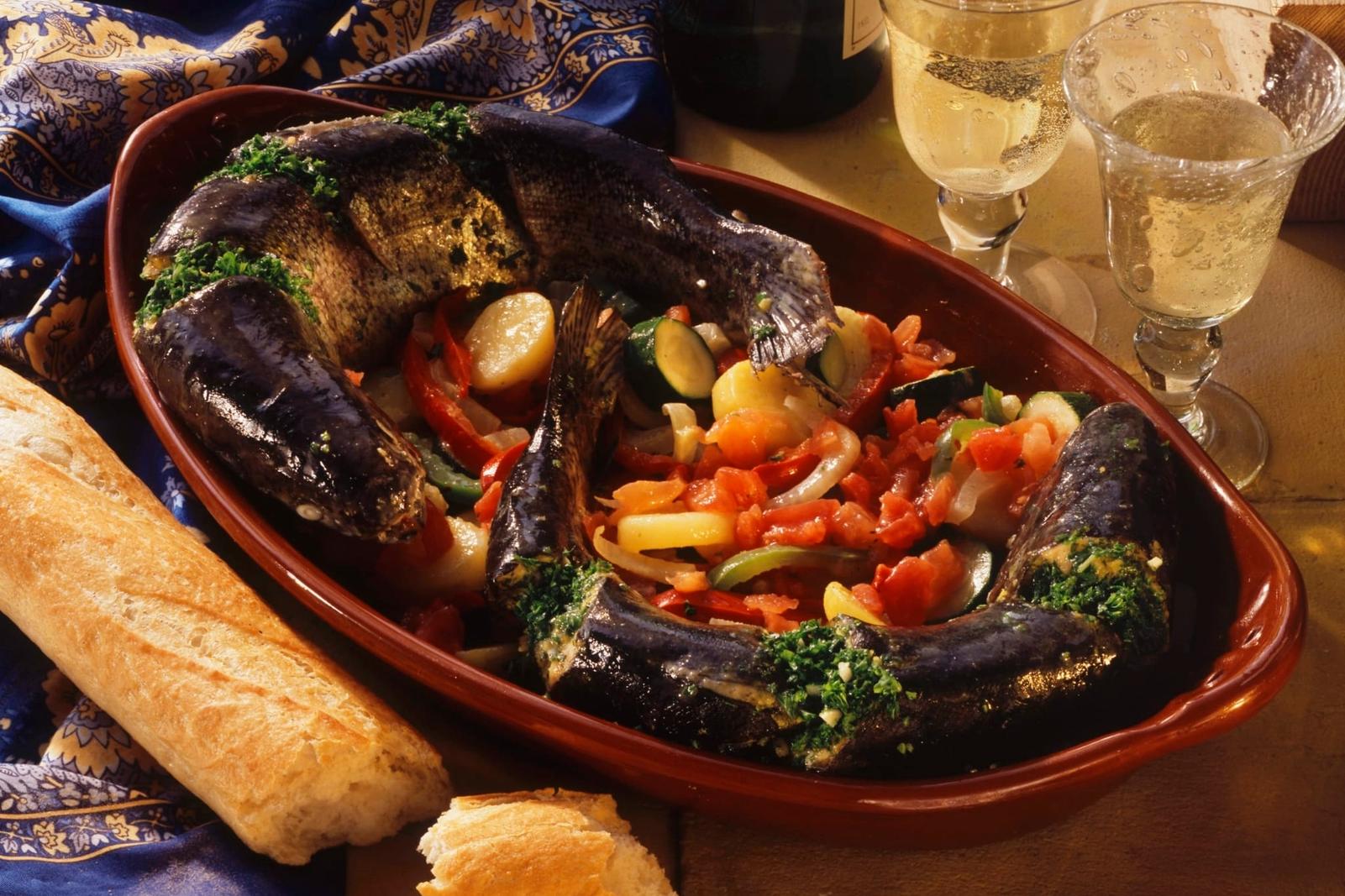 Truite de mer cuite au four avec ses petits légumes