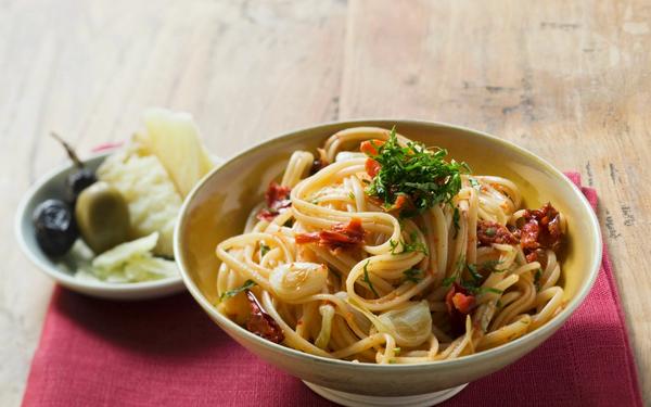 Spaghettis aux tomates séchées et à l'ail
