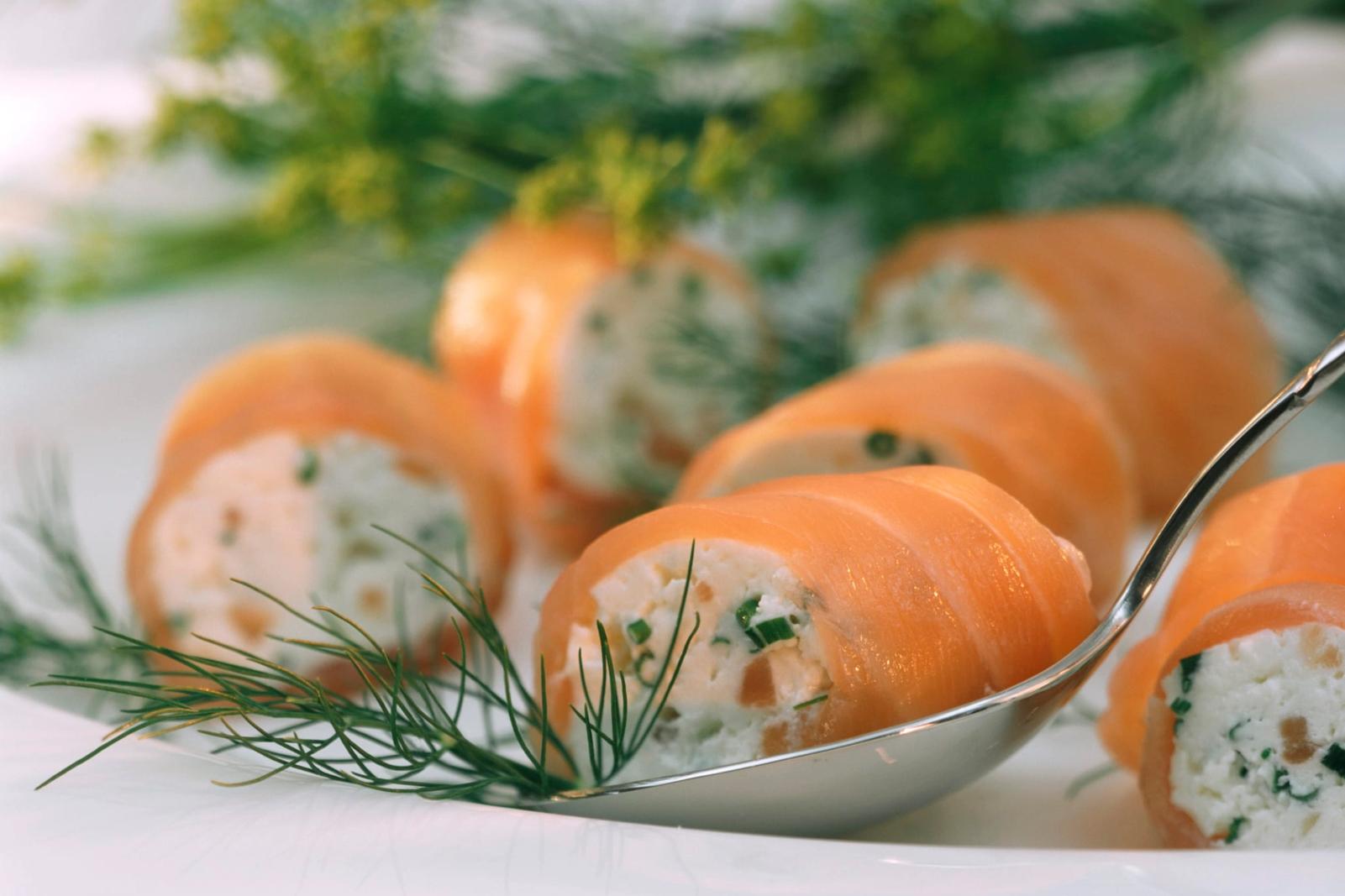 Rouleaux de saumon fumé farcis