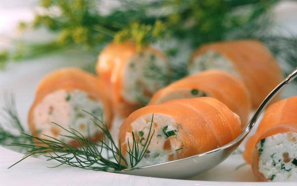 Rouleaux de saumon fumé farcis