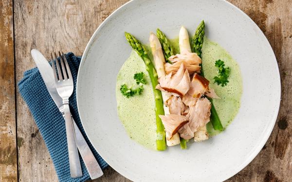 Recette asperges vertes et blanche au saumon