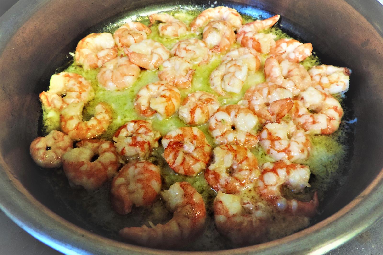 Crevettes cuites à la ciboulette, au citron et à l’ail