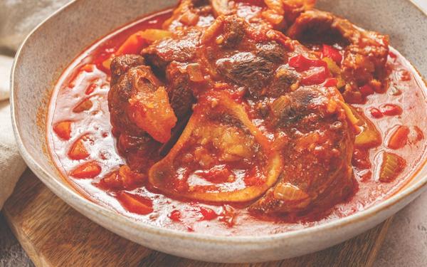 Ossobuco, jarret de viande mijoté sur l’os, à l’avoine et aux épices