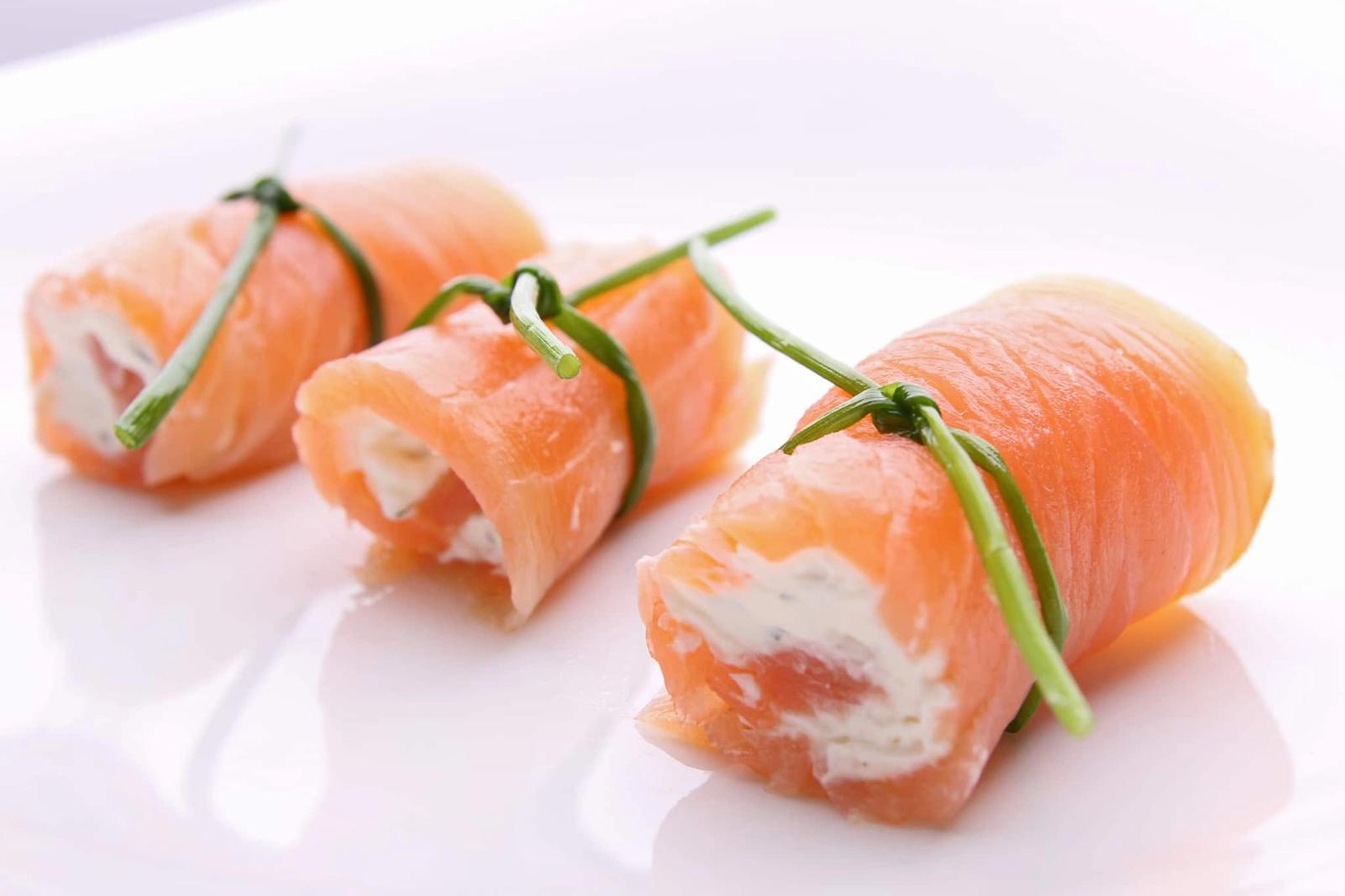 Rouleau de saumon fumé au fromage frais