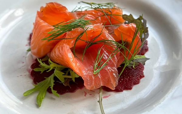 Recette gravlax de truite avec tranches de betterave