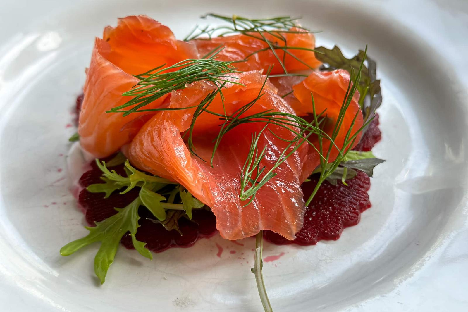 Recette gravlax de truite avec tranches de betterave