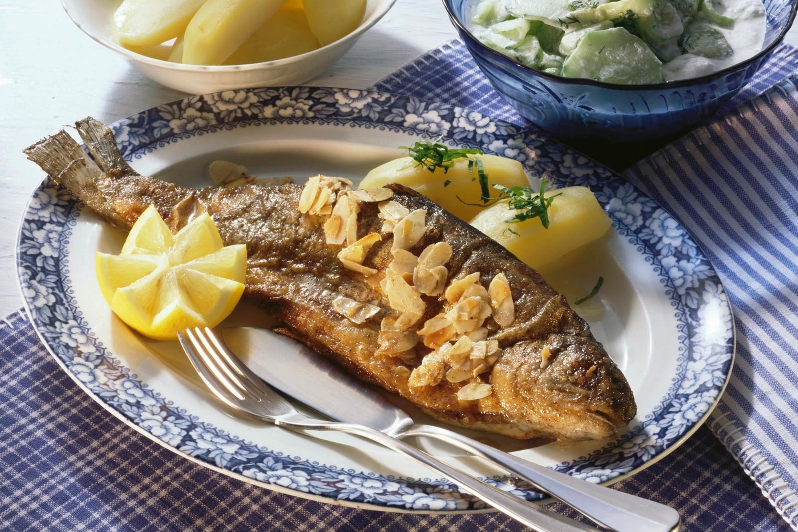 Truite farcie aux herbes et aux amandes effilées