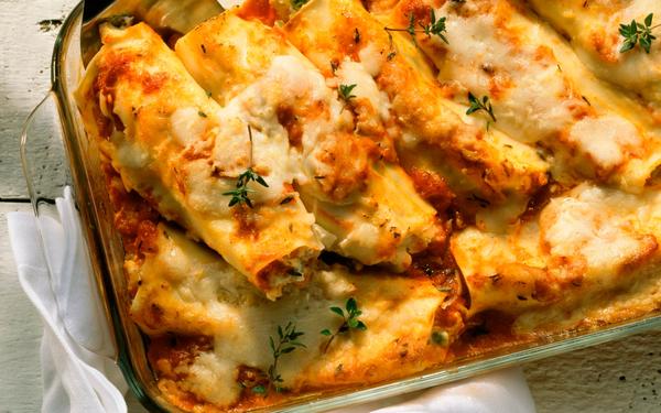 Cannelloni ripieni (rouleaux de pâtes fourrés)