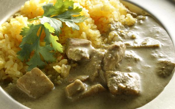 Curry thaïlandais aromatisé à la noix de coco et feuilles de coriandre