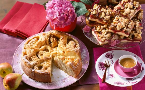 Gâteau aux poires et crumble aux prunes