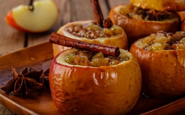 Pommes au four à la cannelle et raisins secs