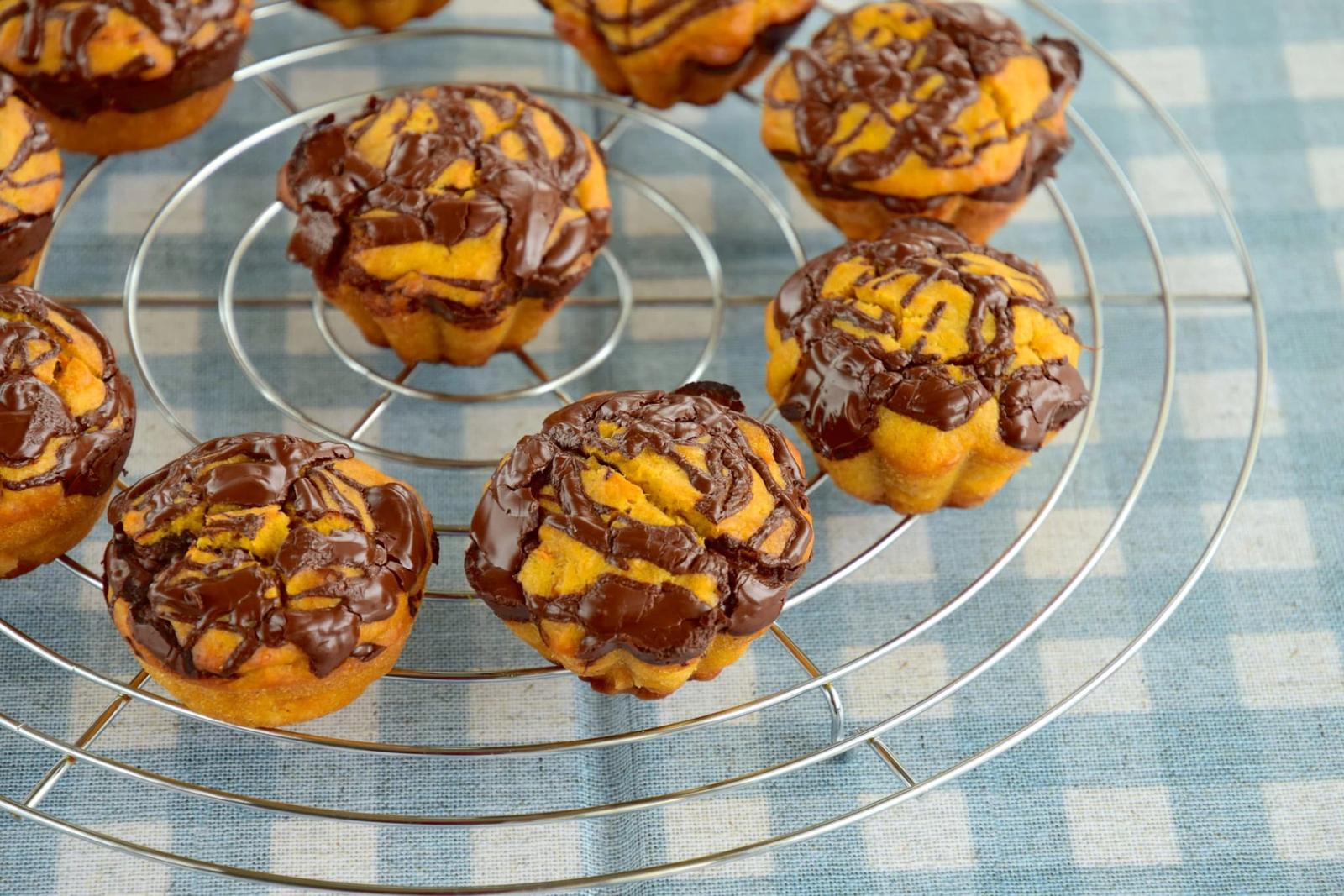 Muffins sans gluten à la patate douce glacés au chocolat