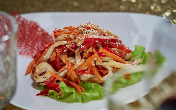 Salade de poivrons rouges aux calamars