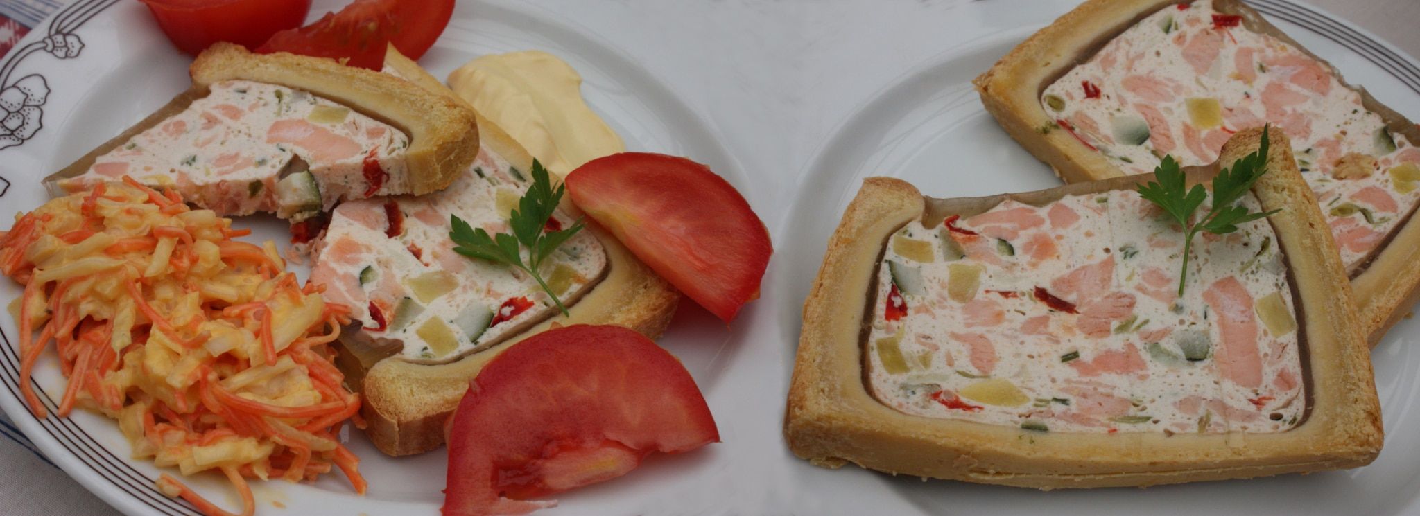 Galantine de saumon servie avec salade de choux