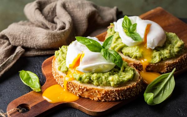 Recette sandwich à l'avocat écrasé et œuf poché