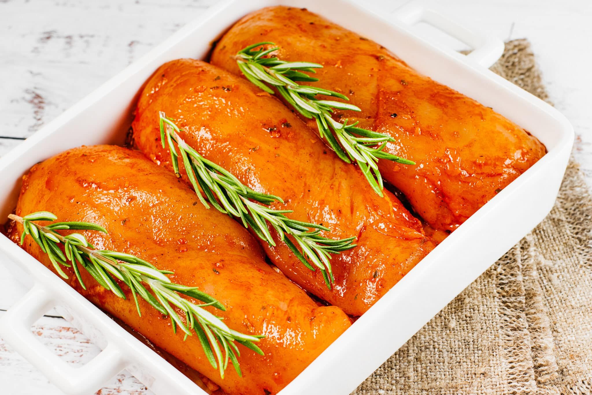 Recette poitrine de poulet marinée aux herbes épicées et romarin