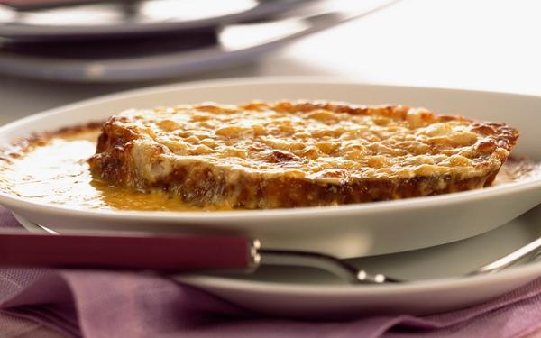 La recette du welsh (gratin de pain et jambon au cheddar)
