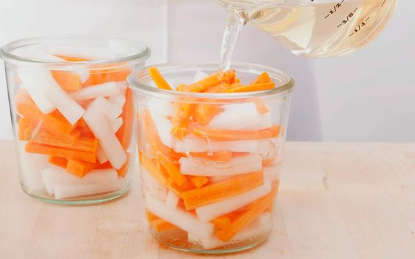 Radis et carottes marinés à la vietnamienne
