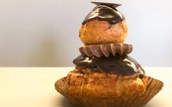Éclair au chocolat à deux étages (religieuse)