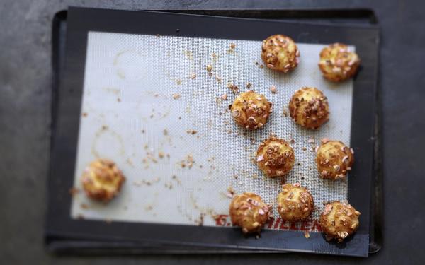 Chouquettes aux pralines roses
